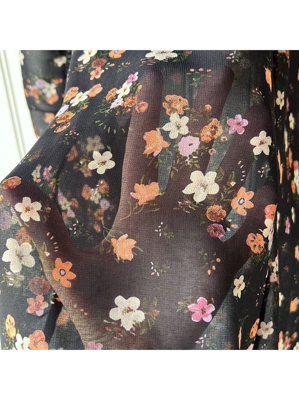 Camber & GRACE Black Floral Sheer Cut Out Sleeve Tunic Small - Picture 7 of 11